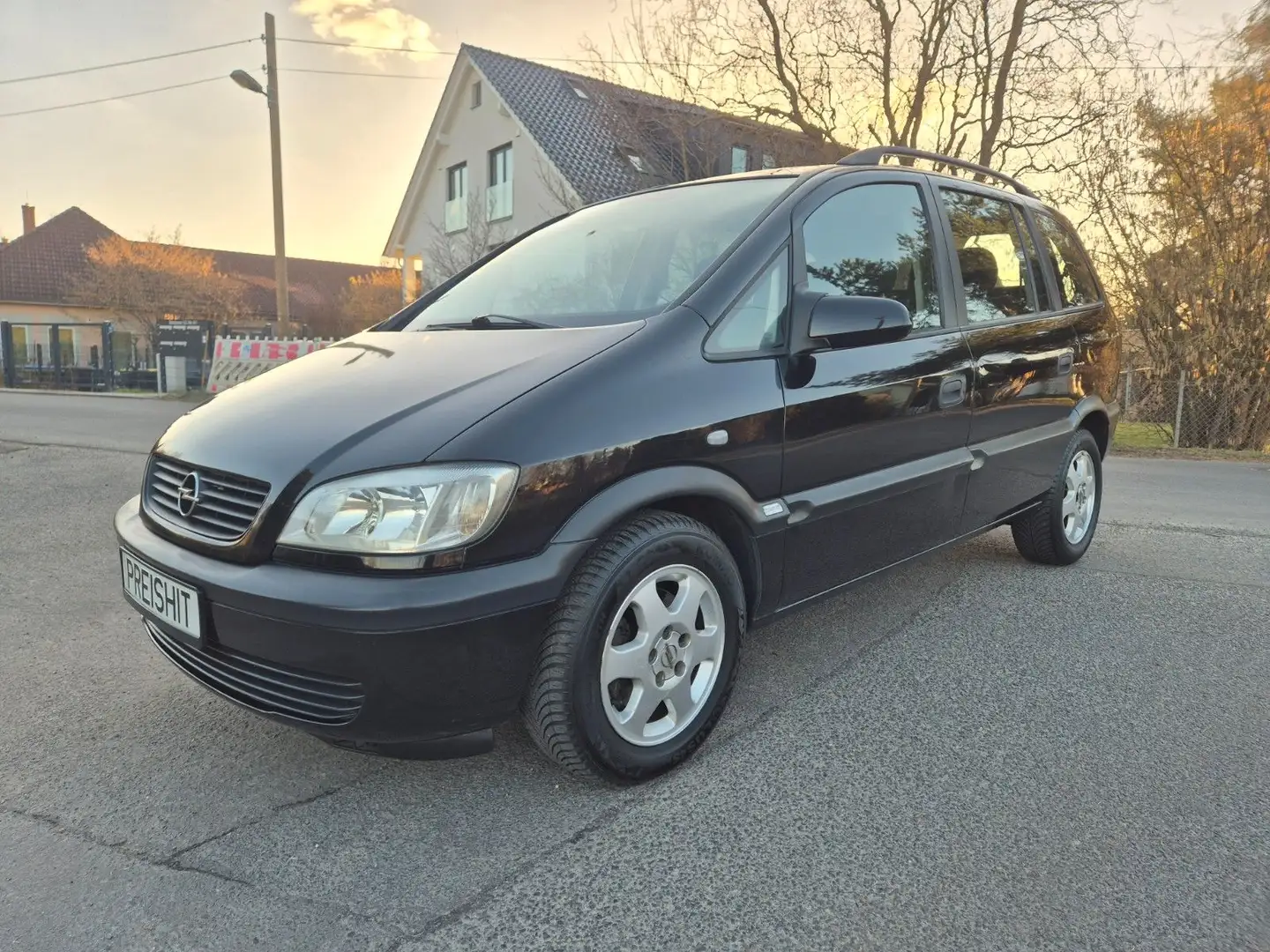 Opel Zafira 1.6 16V Comfort - TÜV 08/2027 - 7-SITZER Schwarz - 1