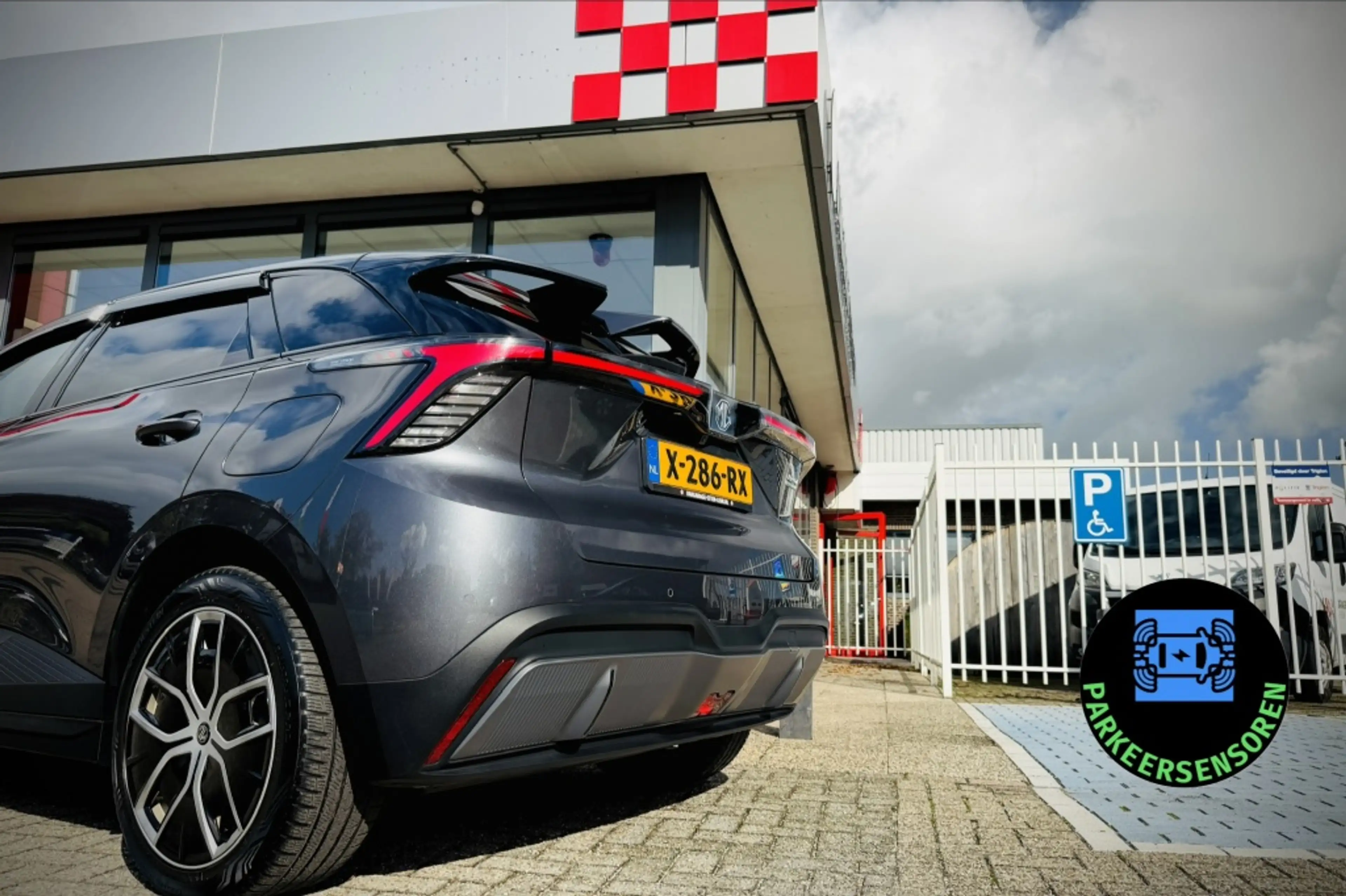 MG MG4 Electric Trophy Extended Range 77 kWh | 360 | V2L — photo 11