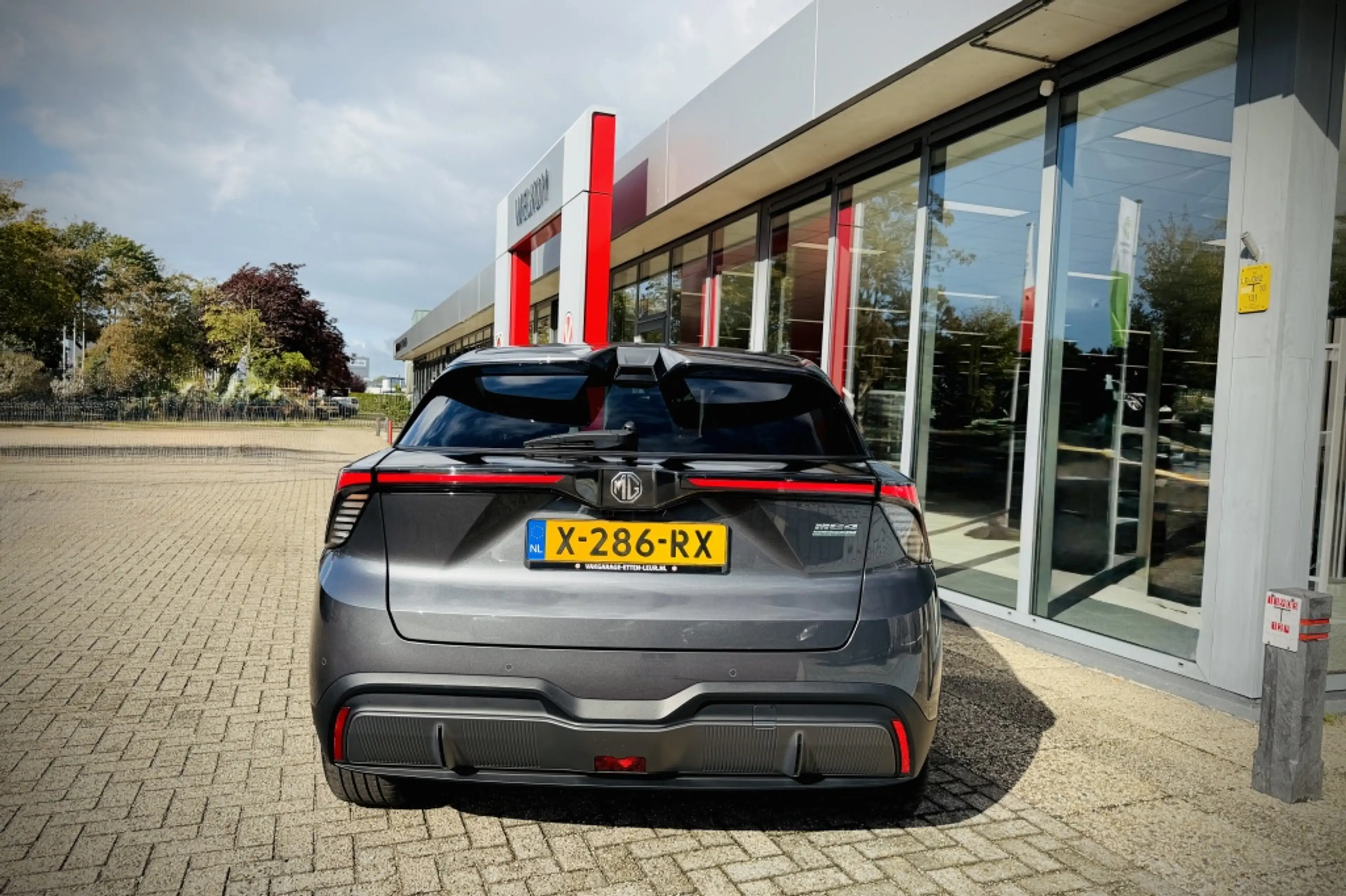 MG MG4 Electric Trophy Extended Range 77 kWh | 360 | V2L — photo 12
