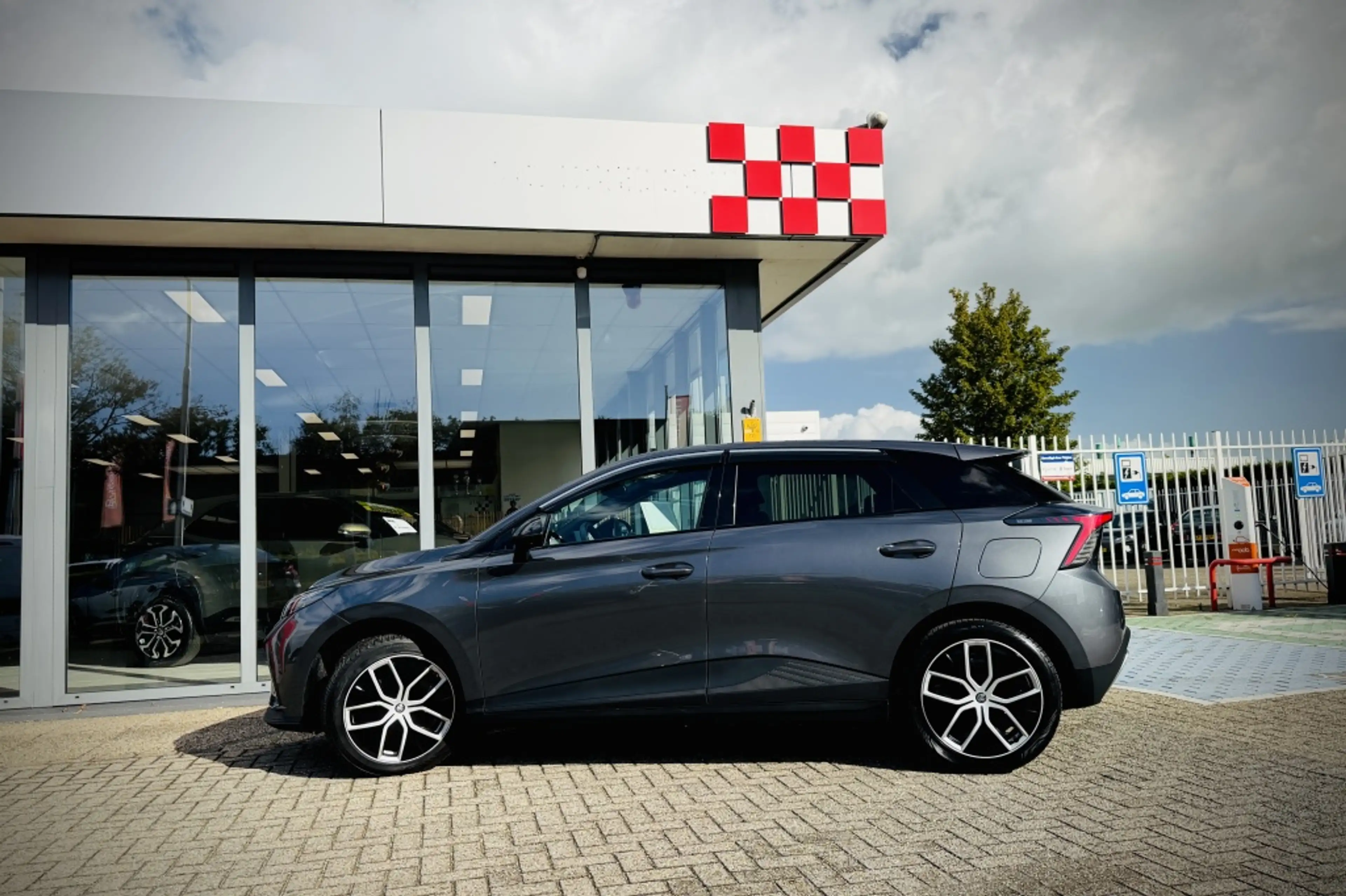MG MG4 Electric Trophy Extended Range 77 kWh | 360 | V2L — photo 8