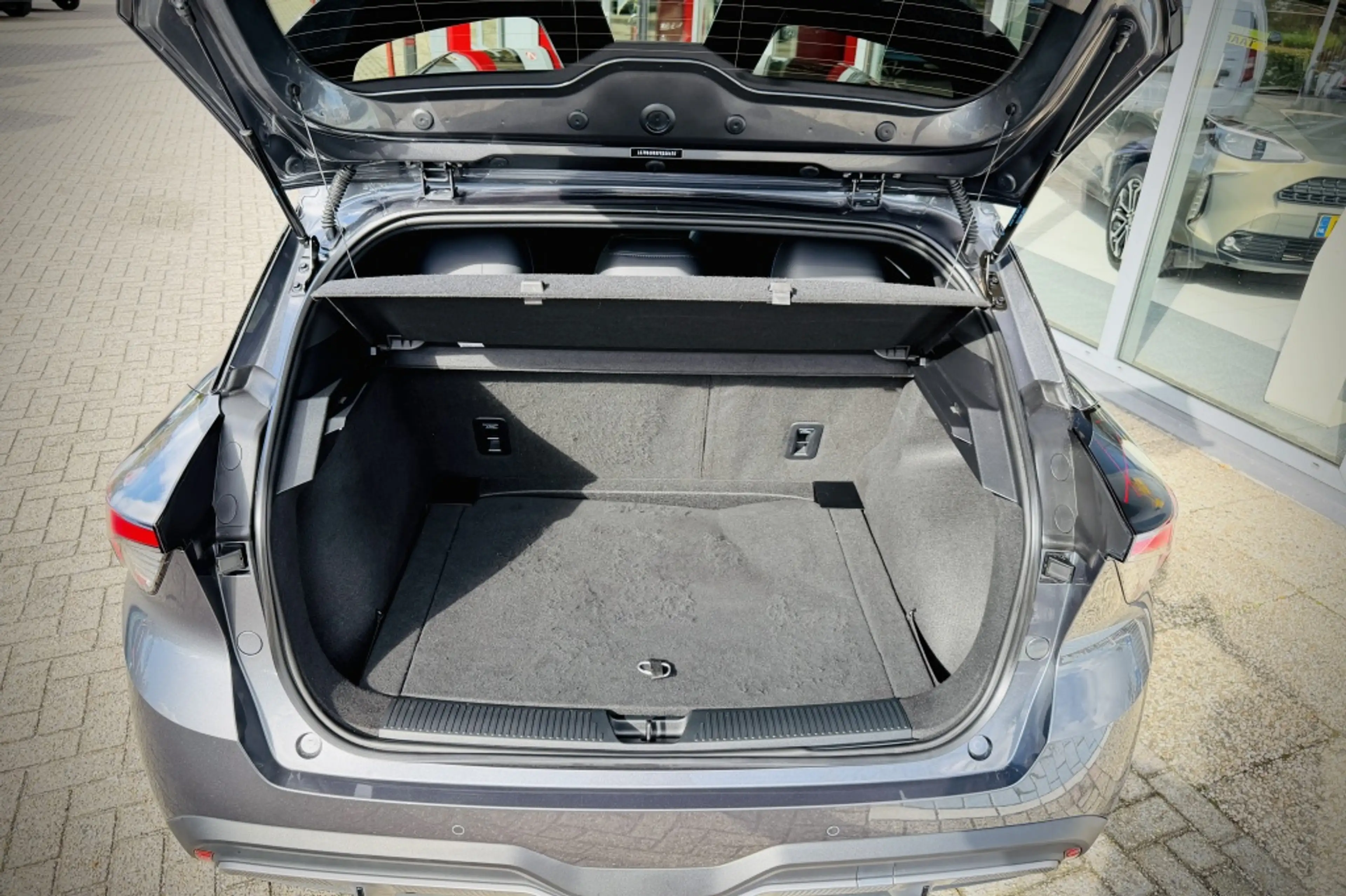 MG MG4 Electric Trophy Extended Range 77 kWh | 360 | V2L — photo 14