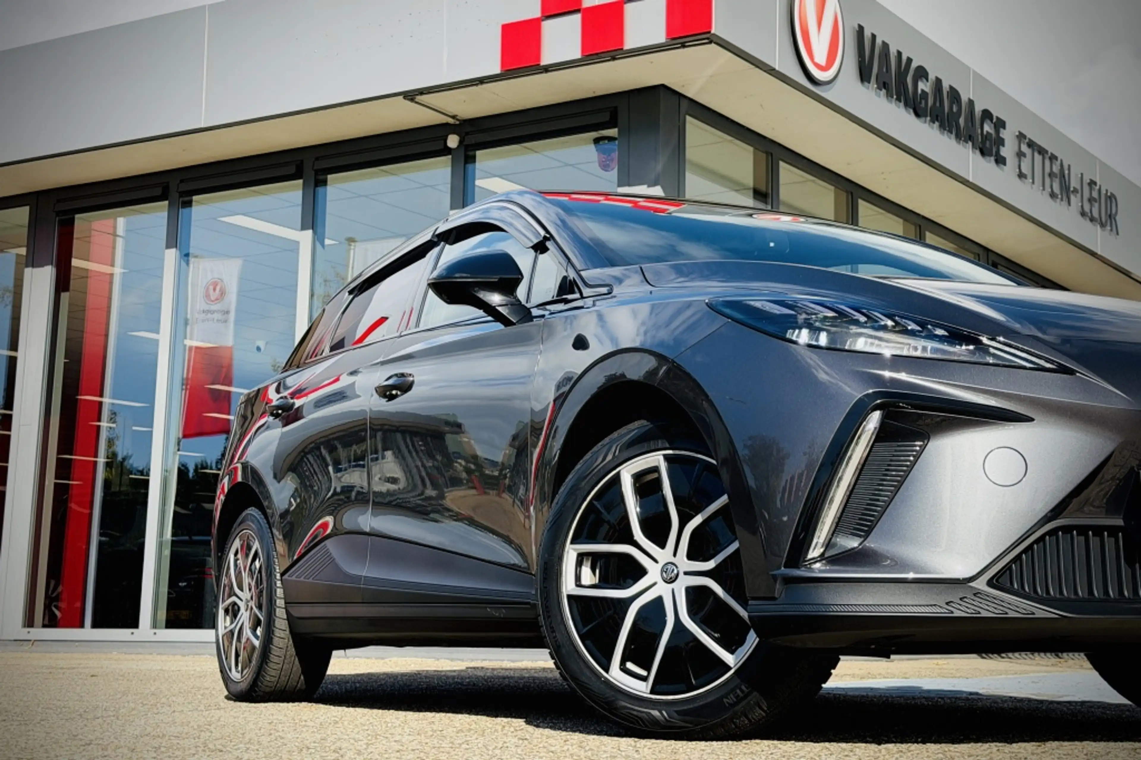 MG MG4 Electric Trophy Extended Range 77 kWh | 360 | V2L — photo 7