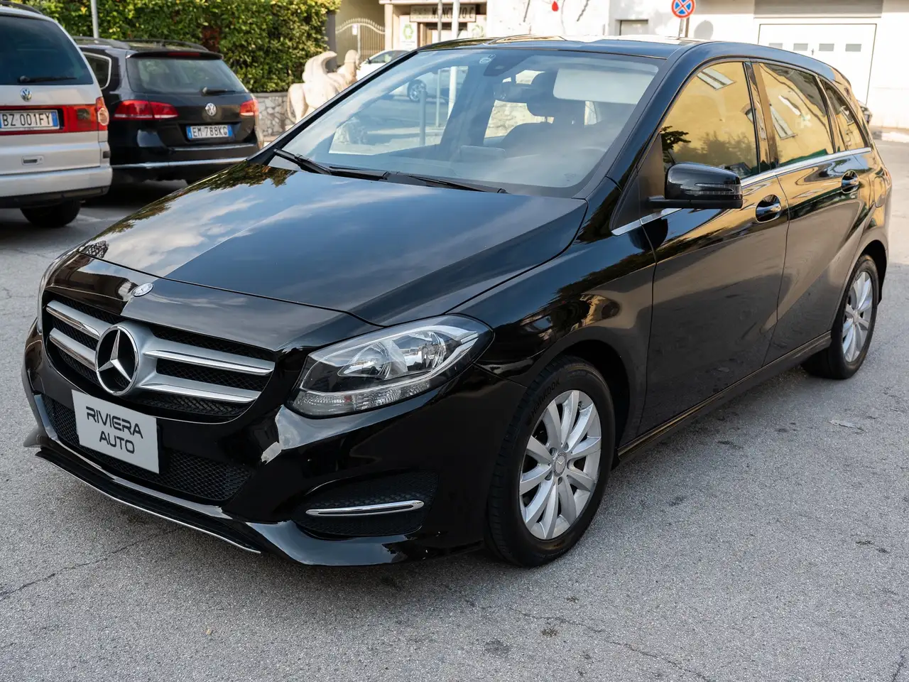 Mercedes-Benz B 180