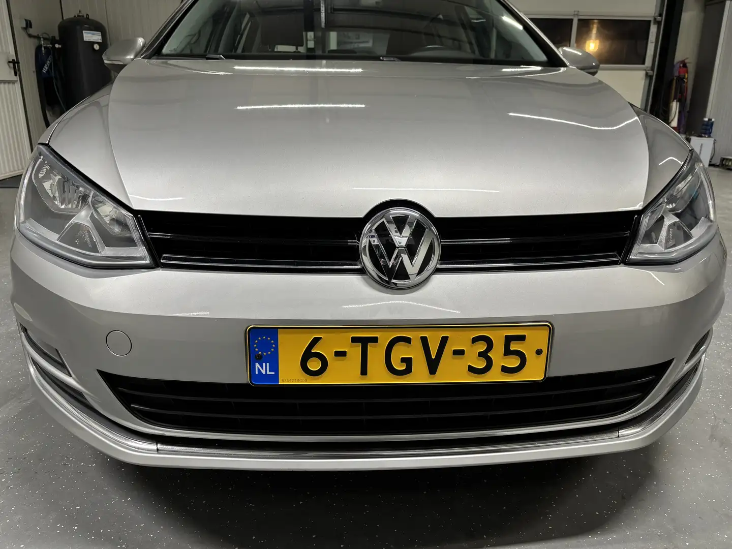 Volkswagen Golf 1.2 TSI Highline Stoelmassage!! | Audio-navigatie Grijs - 2