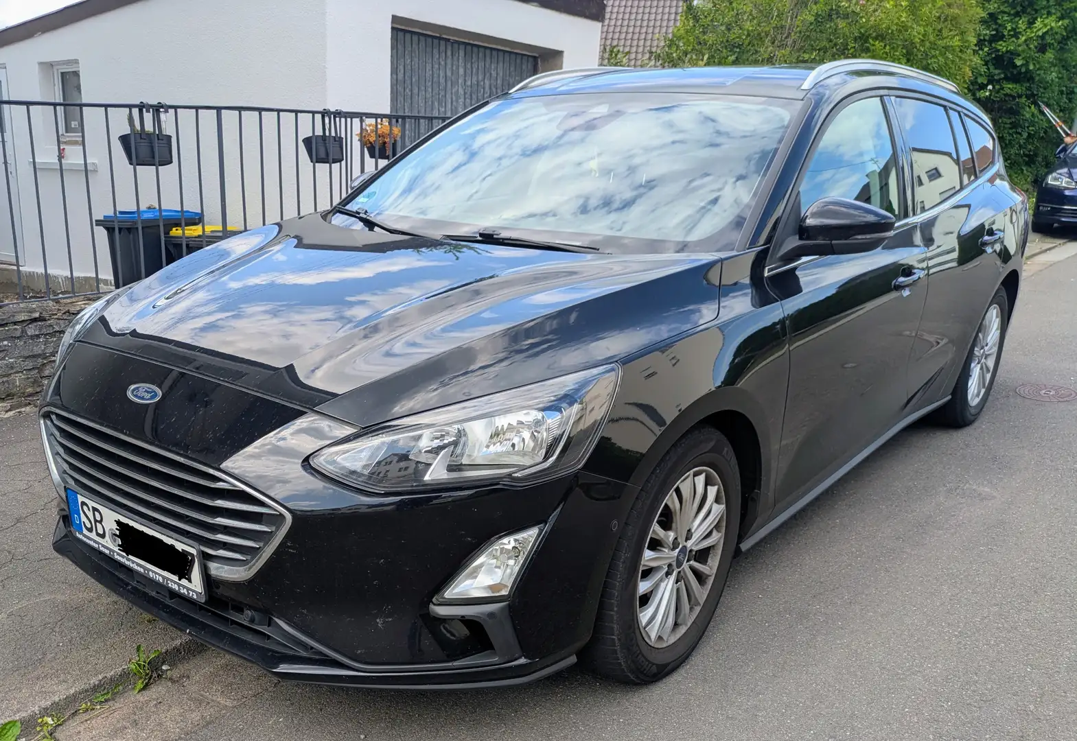 Ford Focus Focus Turnier 1.5 EcoBlue Start-Stopp-SystemTREND Černá - 1