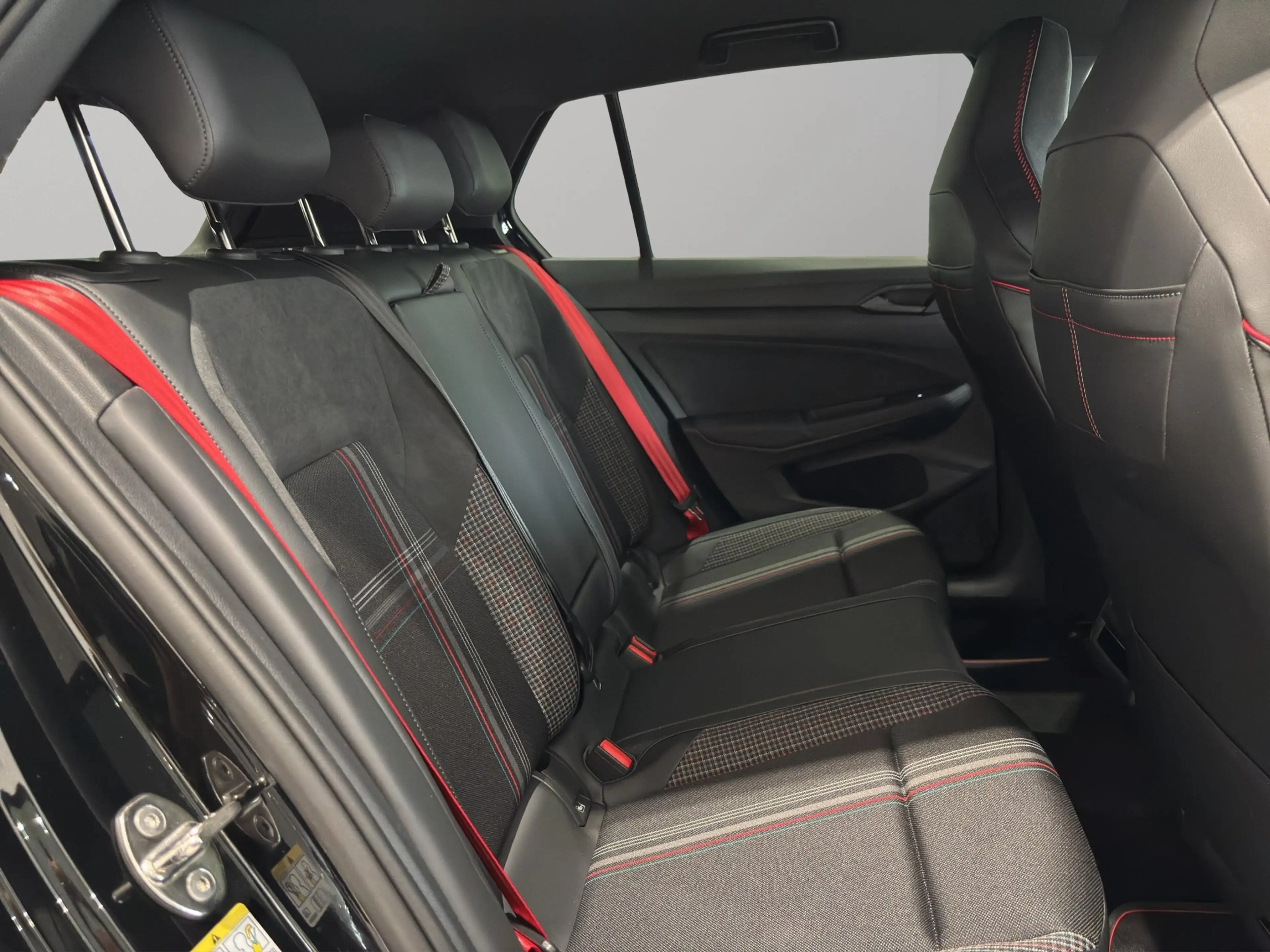 Volkswagen Golf GTI Golf VIII GTI EDITION 50 (Rückfahrkamera) 2.0 l TS — photo 7