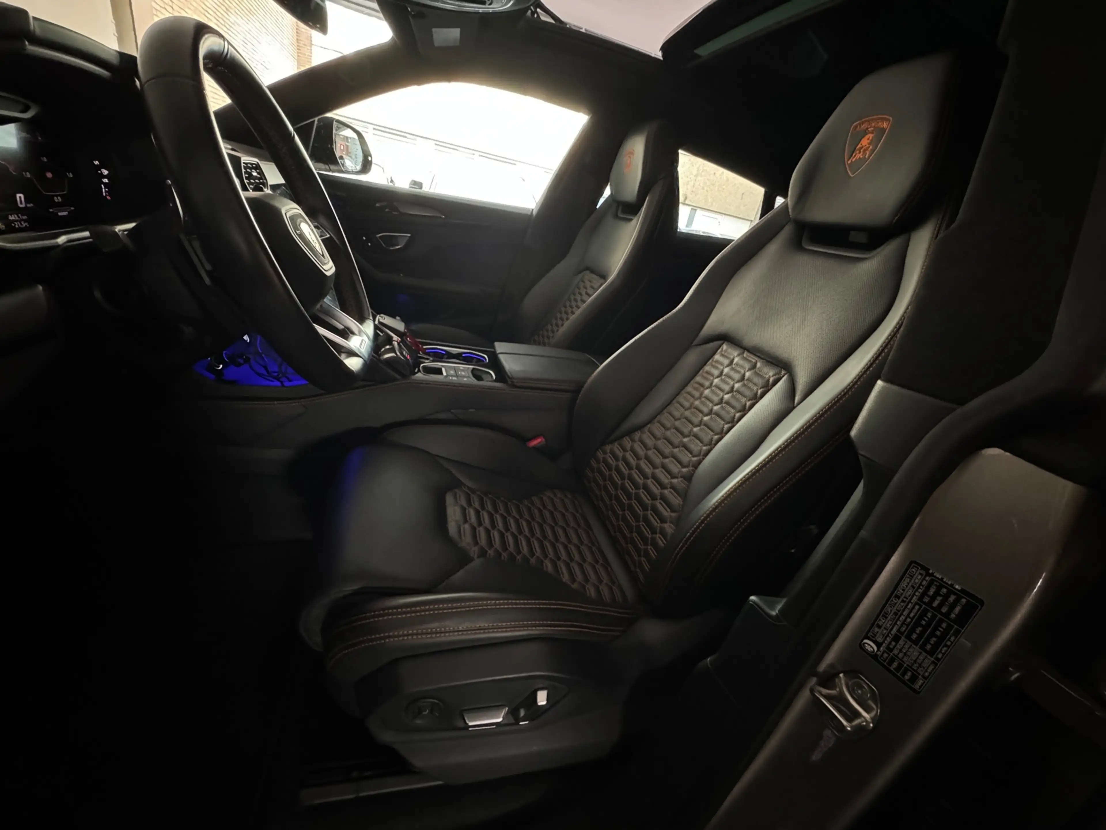 Lamborghini Urus 4.0 V8 Pano|Ceramic|B&O 3D|360 Camera|Massage — photo 11