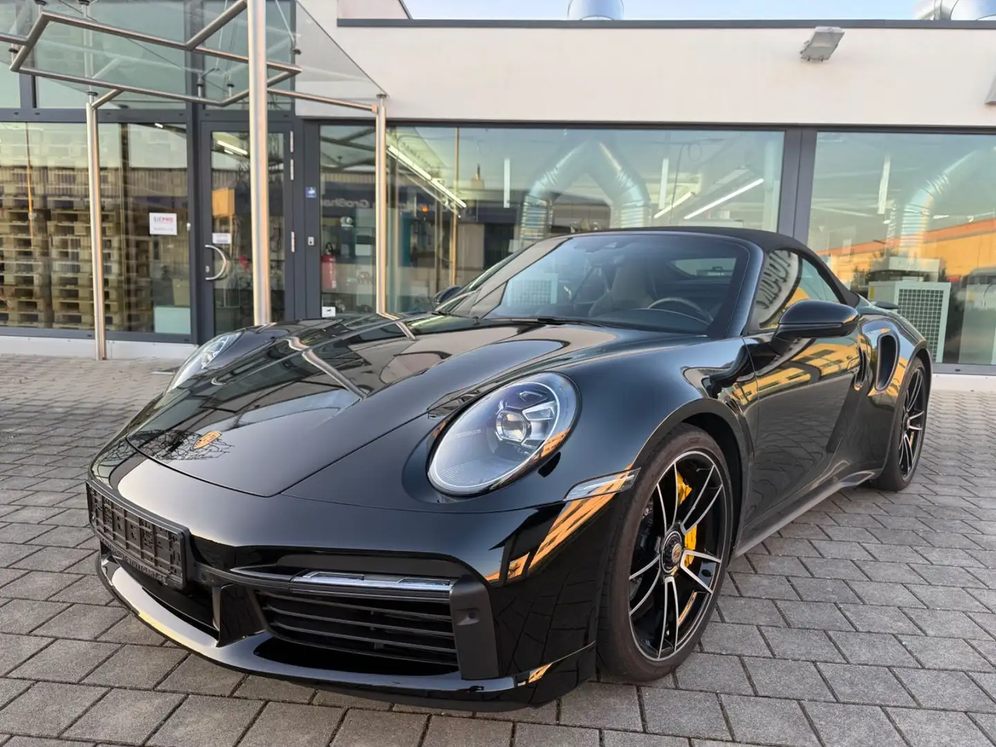 Porsche 992 Turbo S Cabrio Lift Burmester Sitzbelüftung Schwarz - 1