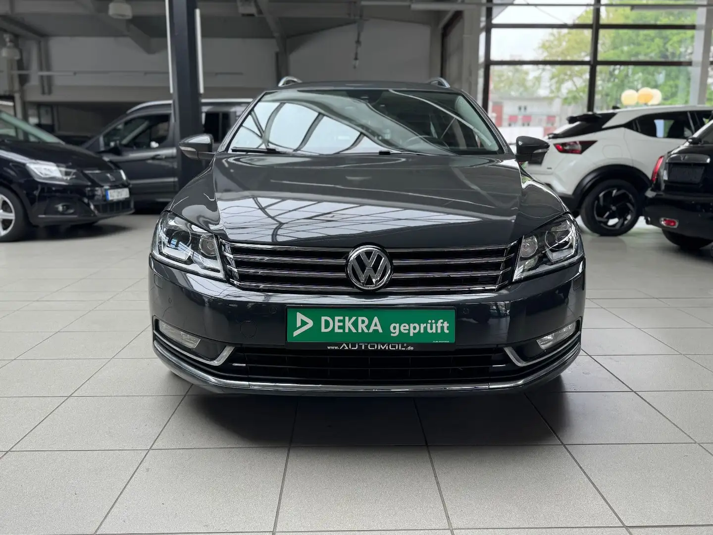 Volkswagen Passat Variant 2.0TDI Highline *Xenon*NAVI*AHK* Gris - 2