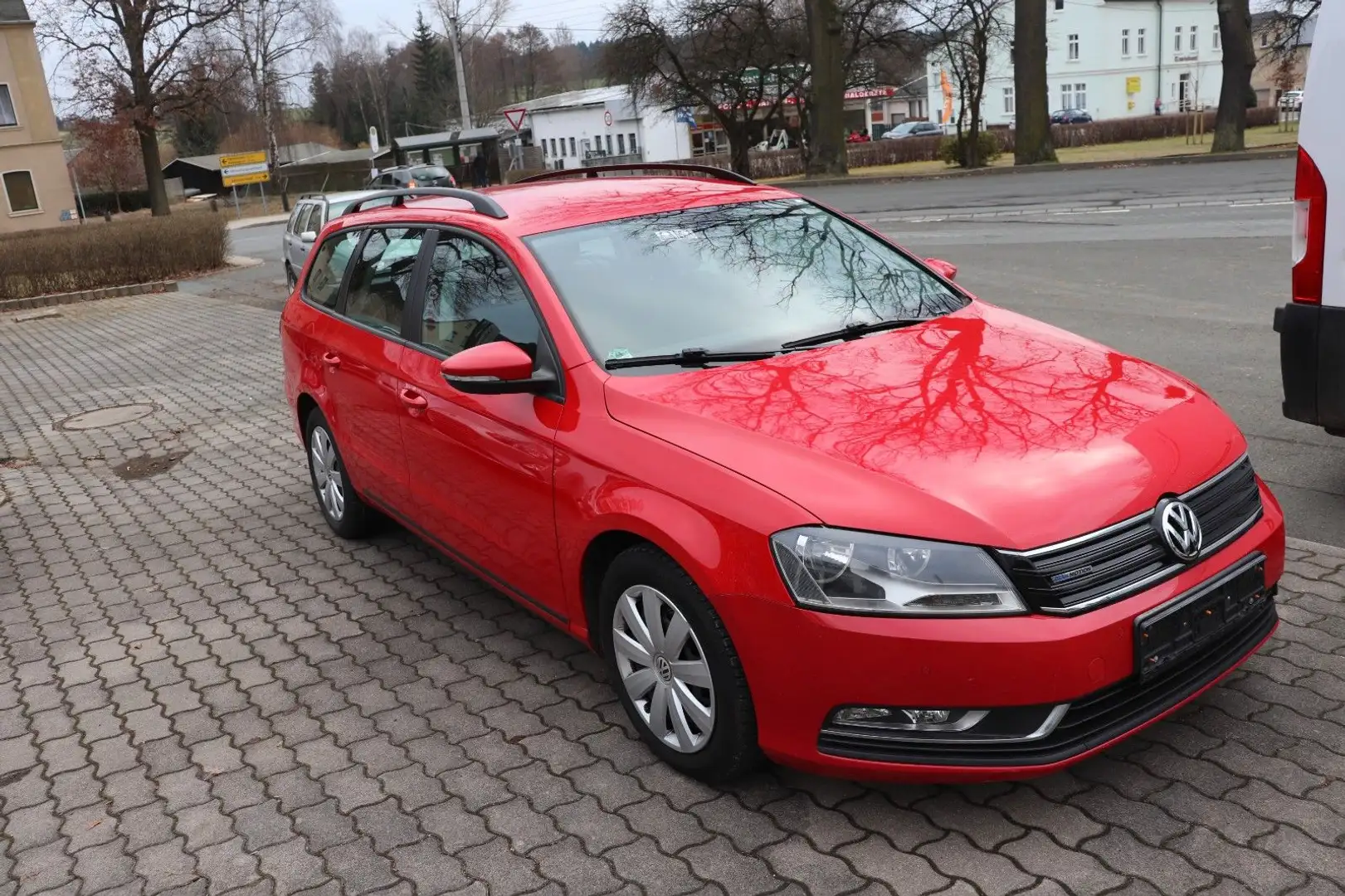 Volkswagen Passat Variant BMT Navi Climatr. netto 4495€ Piros - 1