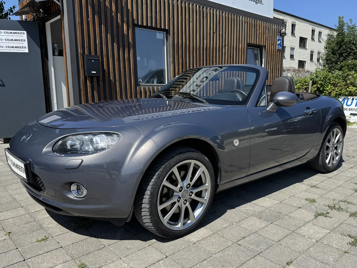 Mazda MX-5 Grau - 1