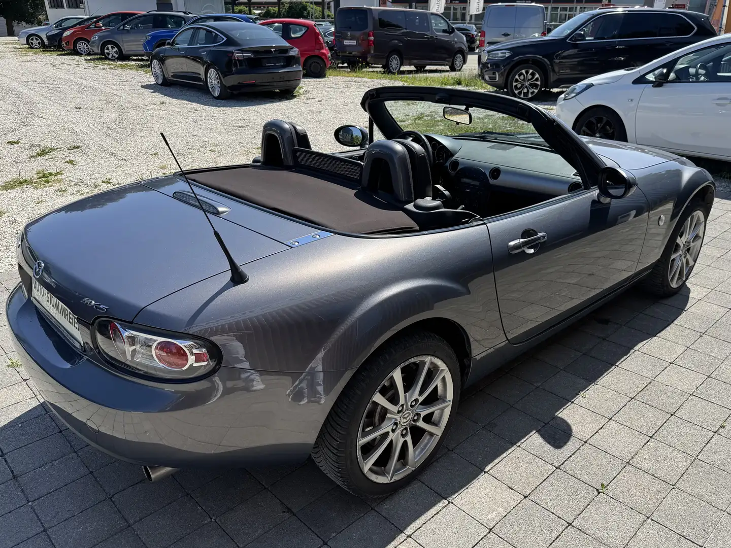 Mazda MX-5 Grau - 2