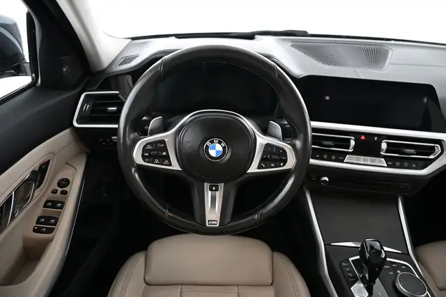 BMW 3 Series view 20