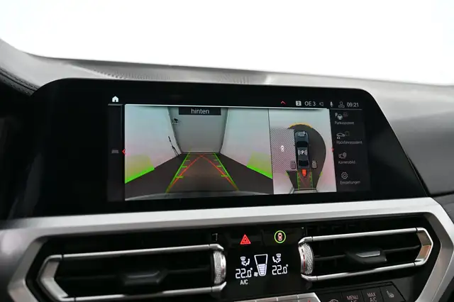 BMW 3 Series view 23