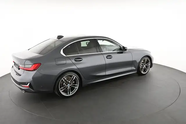BMW 3 Series view 4