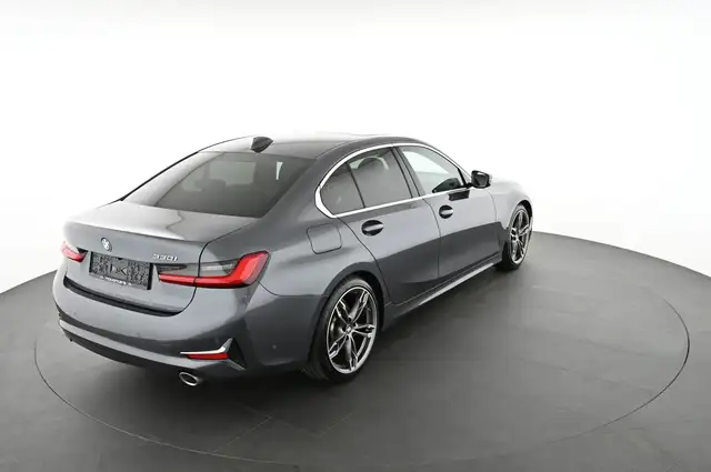 BMW 3 Series view 2