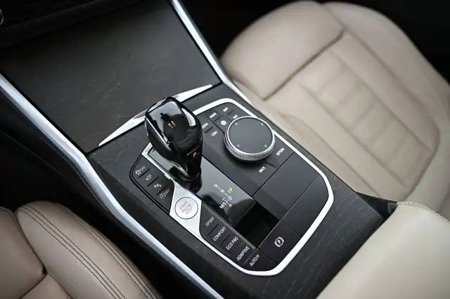 BMW 3 Series view 25
