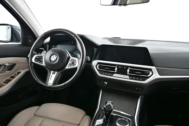 BMW 3 Series view 18
