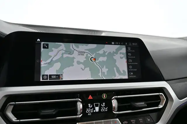 BMW 3 Series view 22