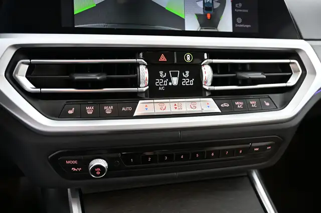 BMW 3 Series view 24
