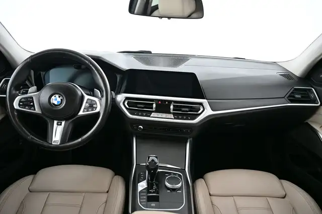 BMW 3 Series view 17
