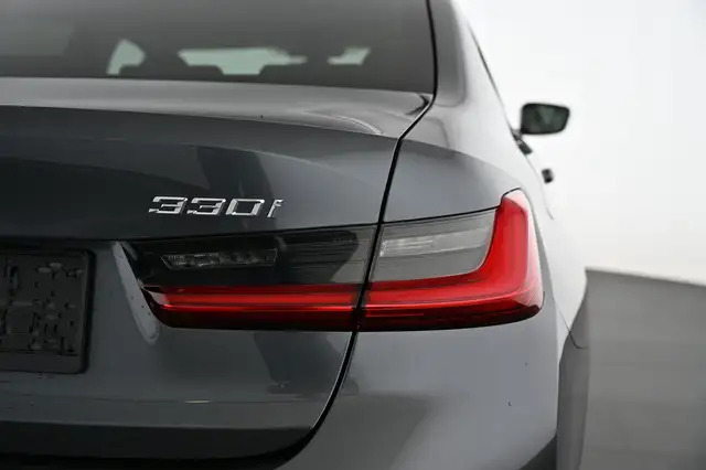 BMW 3 Series view 14