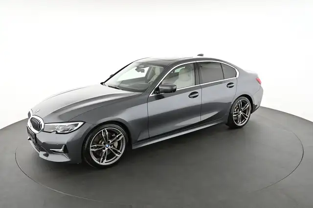 BMW 3 Series view 3