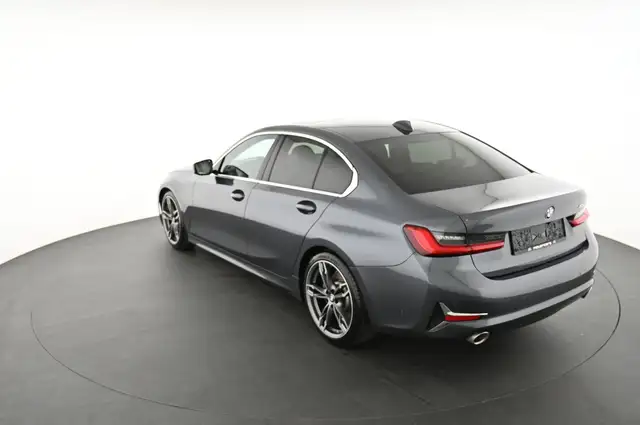 BMW 3 Series view 9