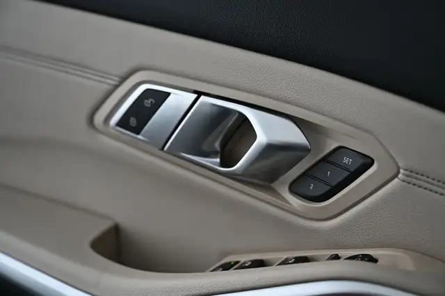 BMW 3 Series view 30