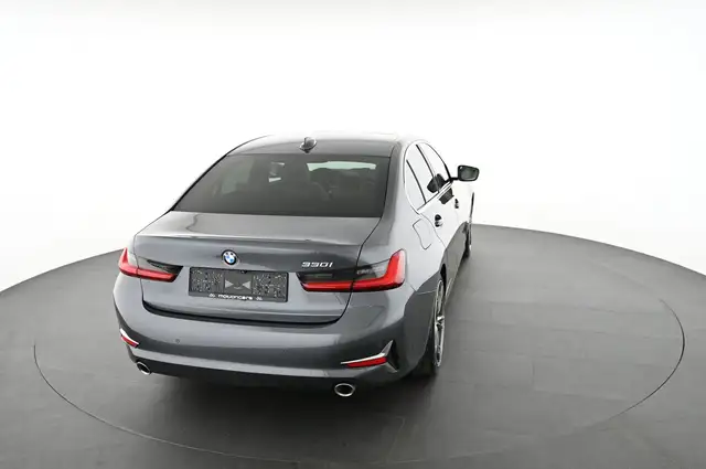 BMW 3 Series view 12