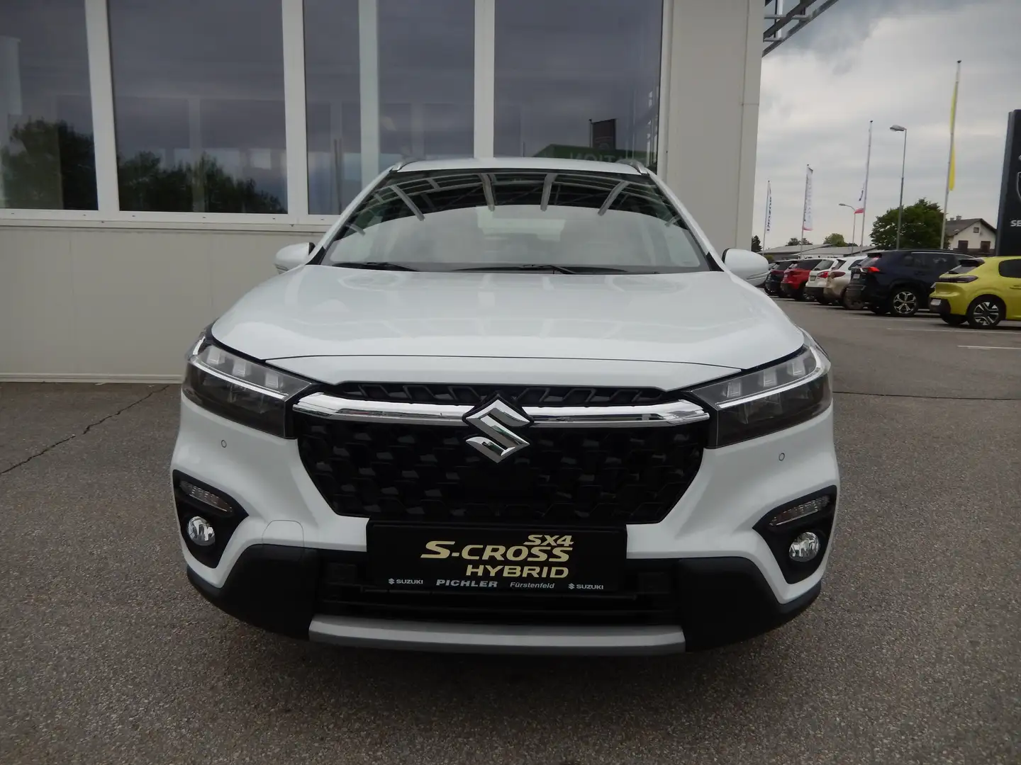 Suzuki S-Cross 1,4 GL+ DITC Hybrid shine Bílá - 2