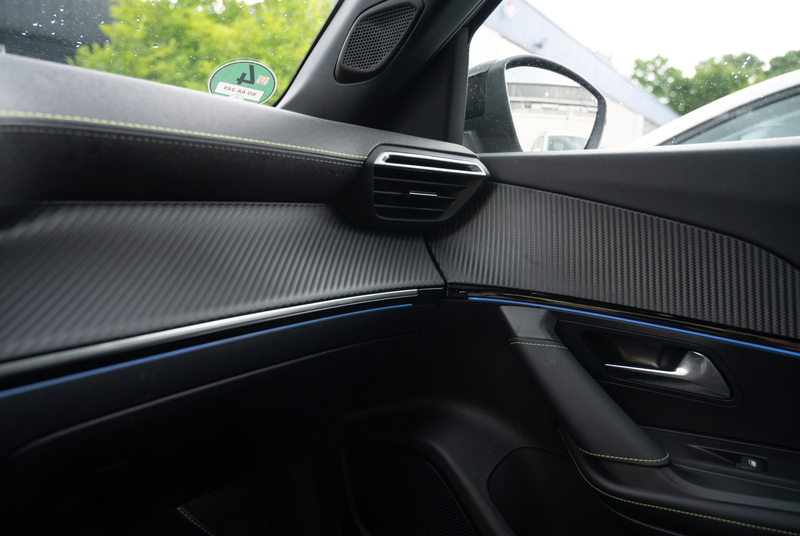 Peugeot 2008 GT HYBRID 145 e-DSC6 — photo 13