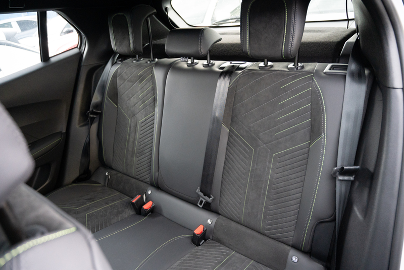 Peugeot 2008 GT HYBRID 145 e-DSC6 — photo 8