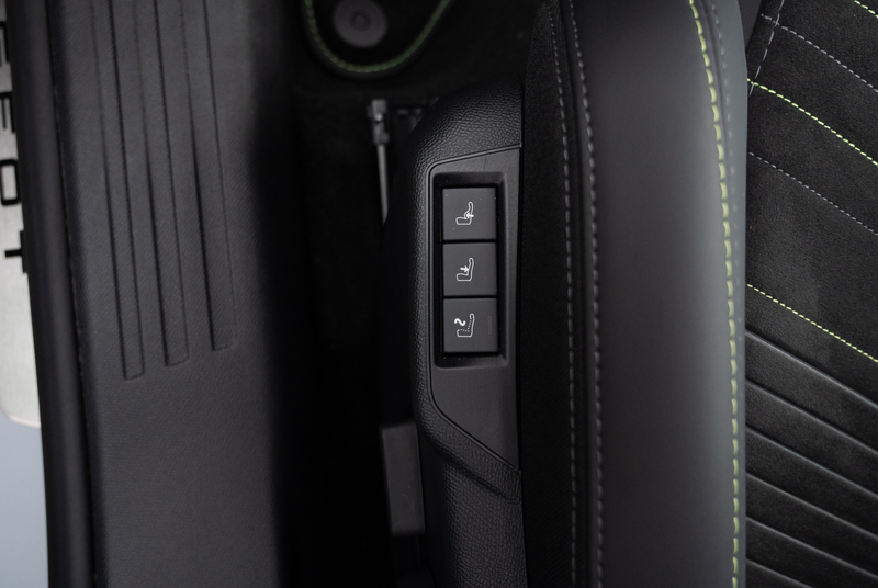 Peugeot 2008 GT HYBRID 145 e-DSC6 — photo 9