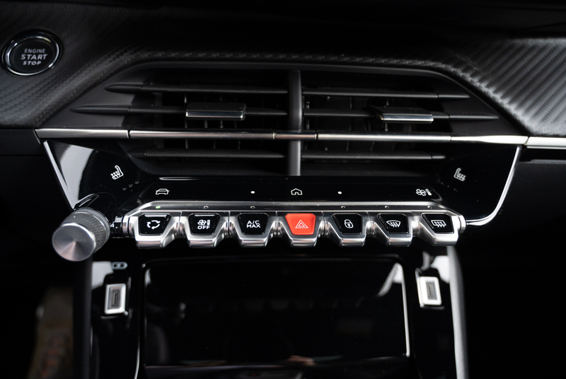Peugeot 2008 GT HYBRID 145 e-DSC6 — photo 11