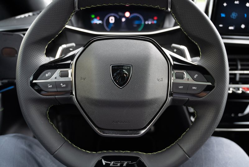Peugeot 2008 GT HYBRID 145 e-DSC6 — photo 14