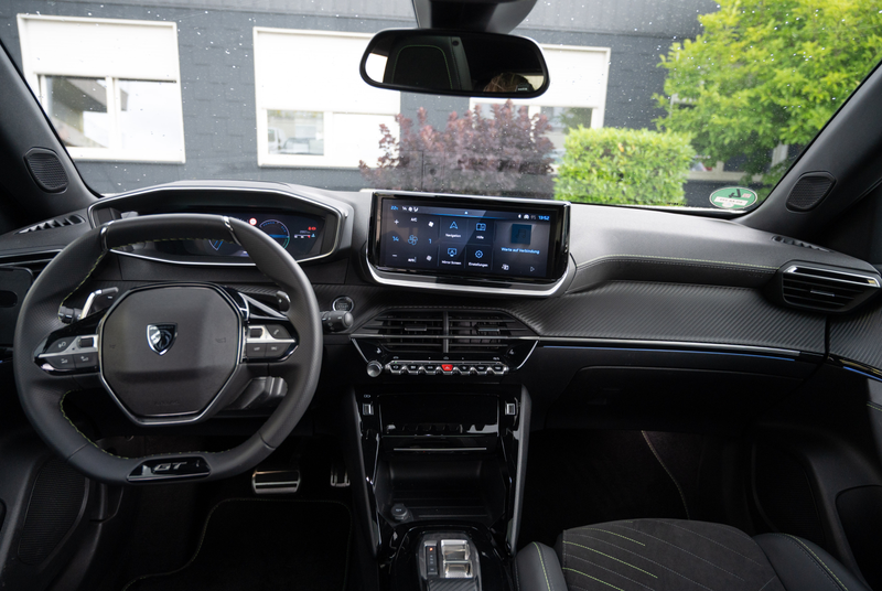 Peugeot 2008 GT HYBRID 145 e-DSC6 — photo 6