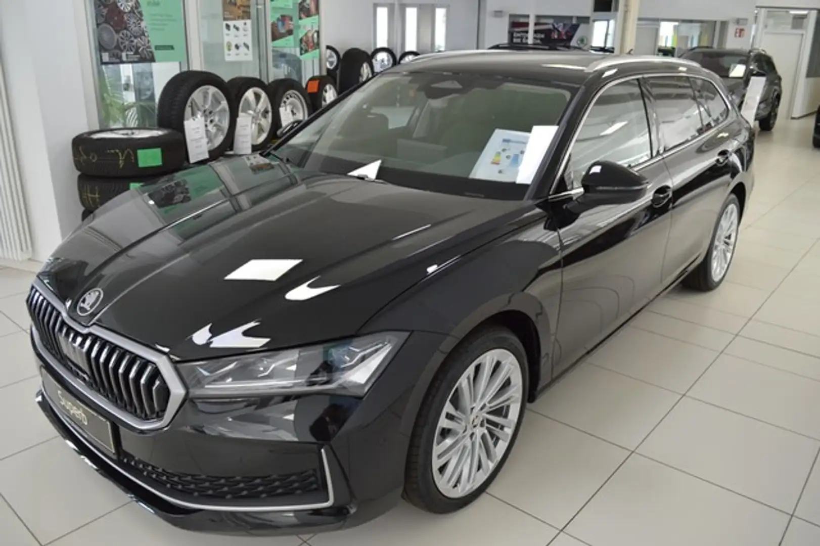 Skoda Superb Combi Selection 2.0 TDI Matrix LED AHK Schwarz - 1