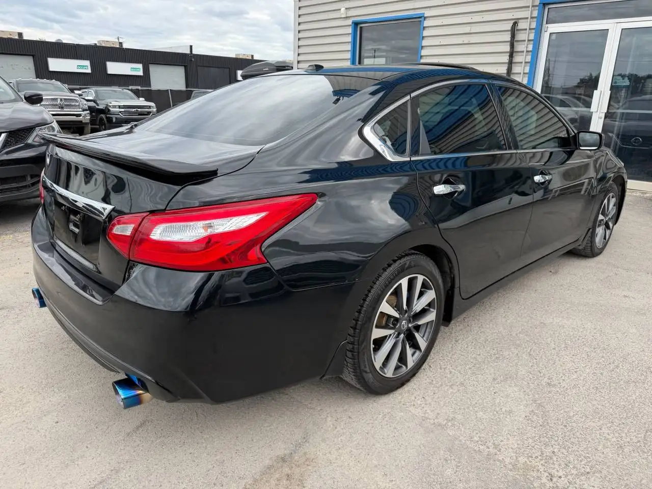 Nissan Altima снимка Nissan Altima