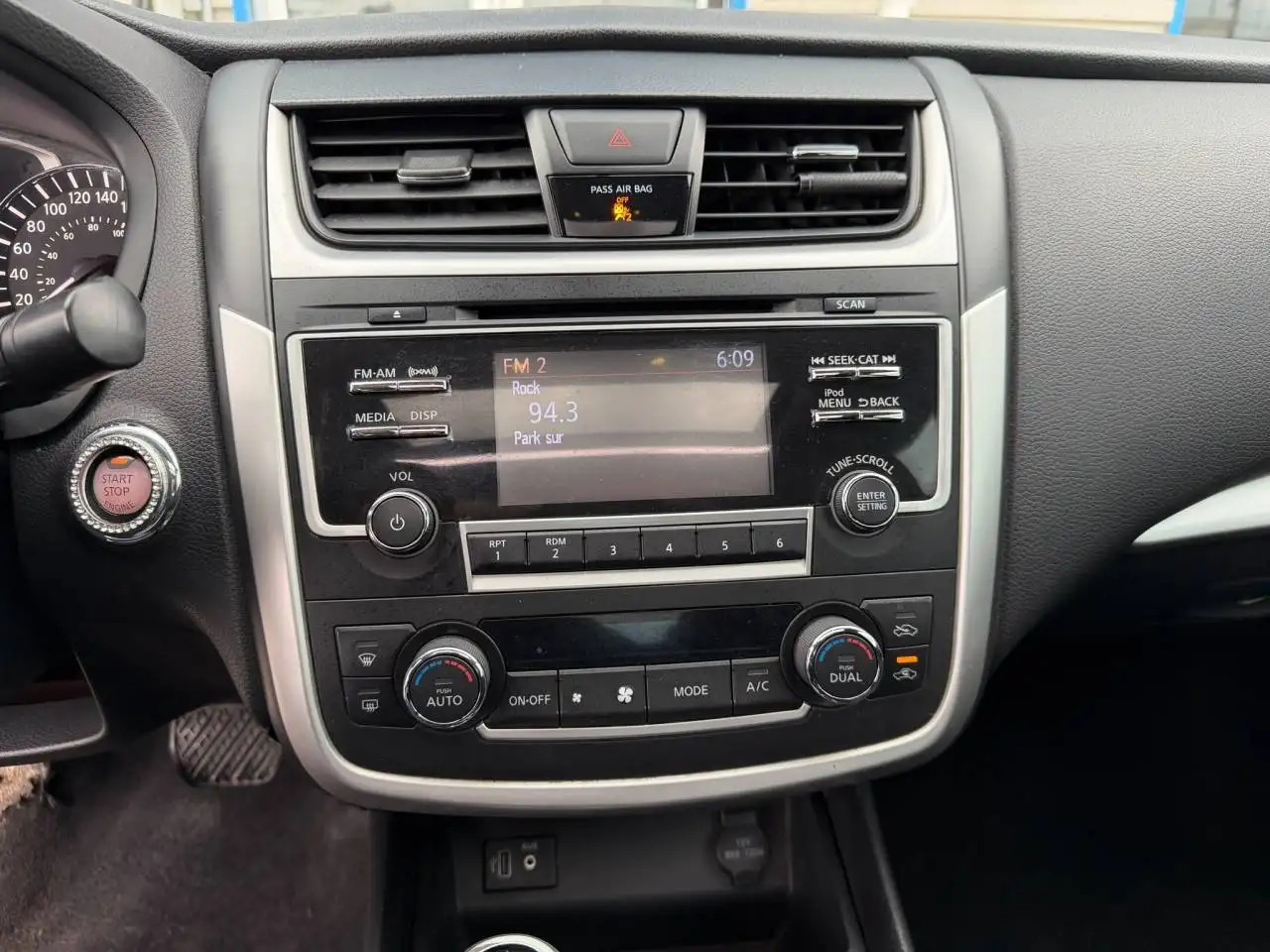 Nissan Altima снимка Nissan Altima