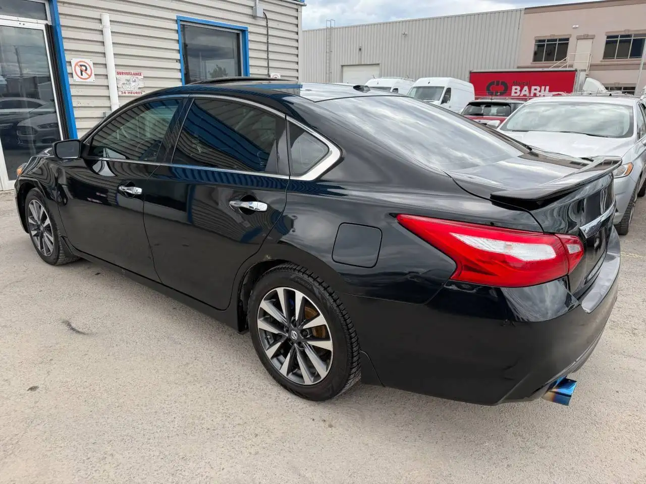 Nissan Altima снимка Nissan Altima