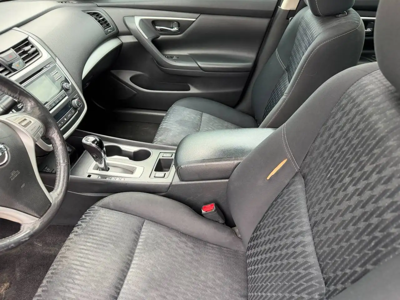 Nissan Altima снимка Nissan Altima
