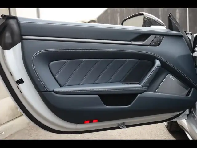 Porsche 911 view 9