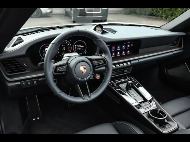 Porsche 911 view 10