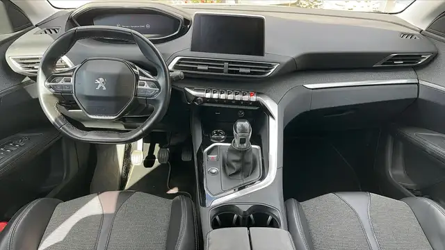 Peugeot 3008 view 11