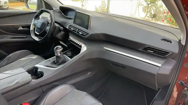 Peugeot 3008 view 10