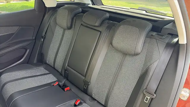 Peugeot 3008 view 9