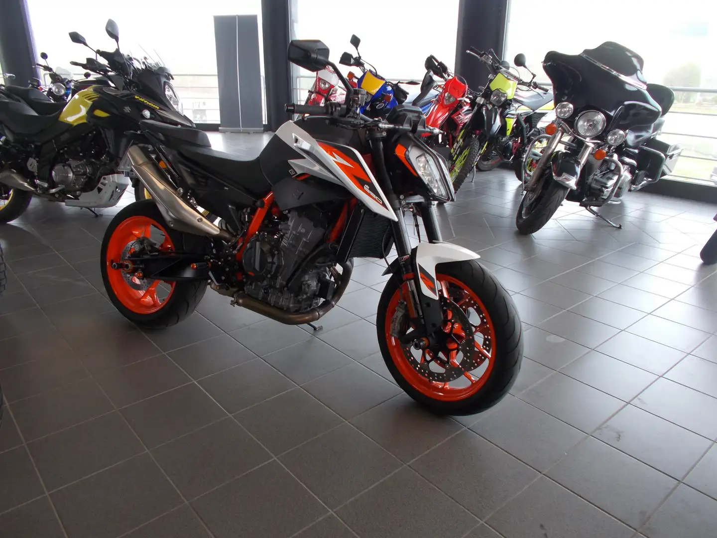 KTM 890 Duke R Alb - 1