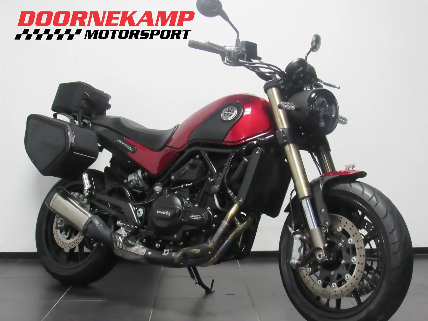 Benelli Leoncino 500 Rood - 2