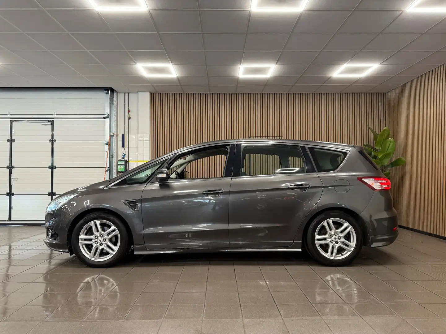 Ford S-Max 2.0 Titanium 7p. * Automaat / 7 Persoons / LED / C Grijs - 2